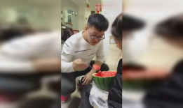 吃西瓜视频,夏日消暑必备，轻松解锁美食新体验